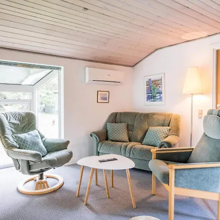 Secluded Pine Tree Cottage-by Traum Blavand