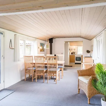 Secluded Pine Tree Cottage-by Traum
