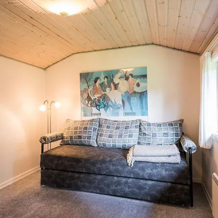 Secluded Pine Tree Cottage-by Traum