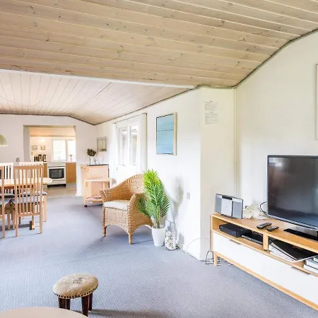 Secluded Pine Tree Cottage-by Traum Holiday home *